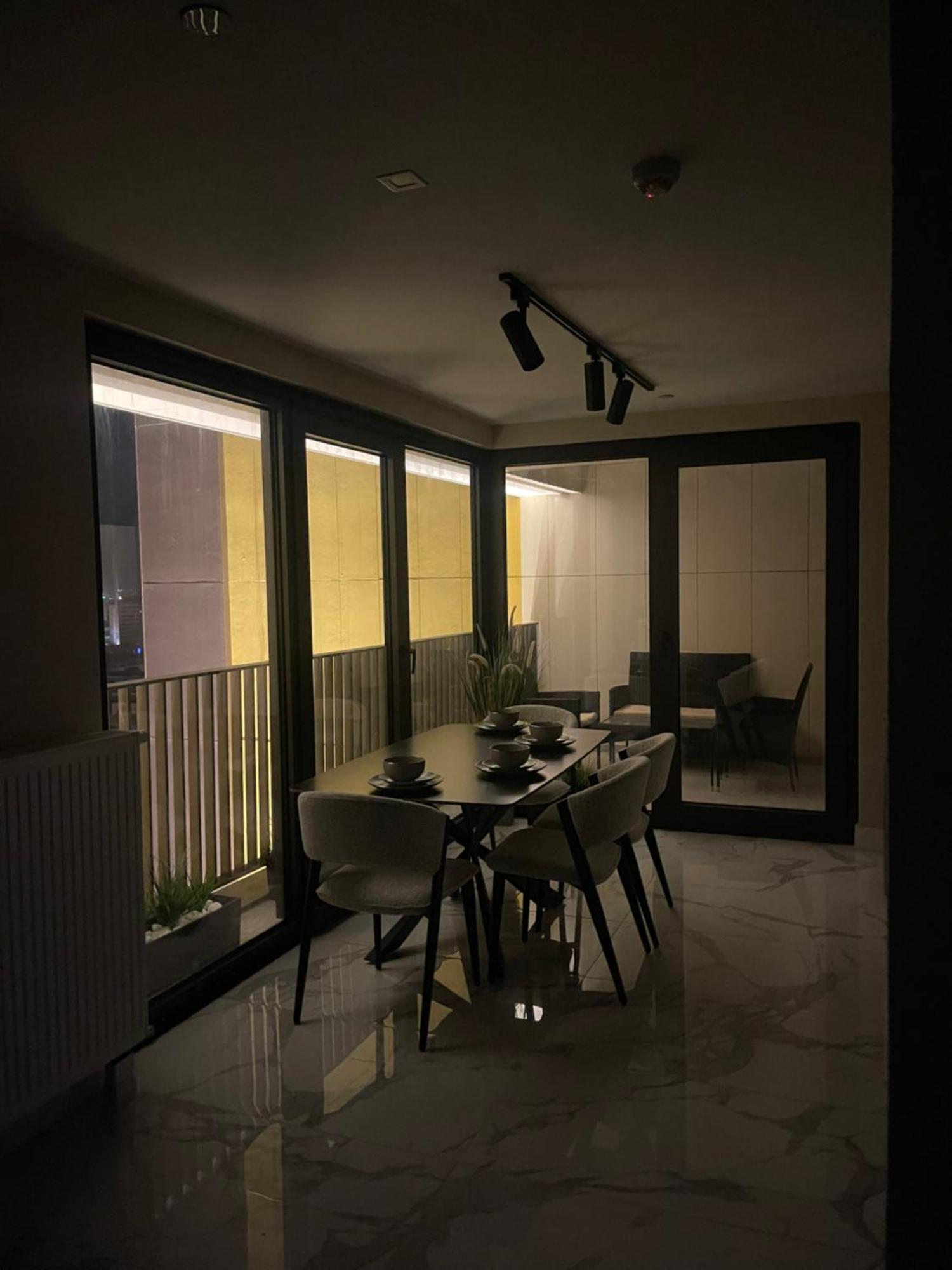 180° View Apartment In Diamond Building Скоп'є Екстер'єр фото