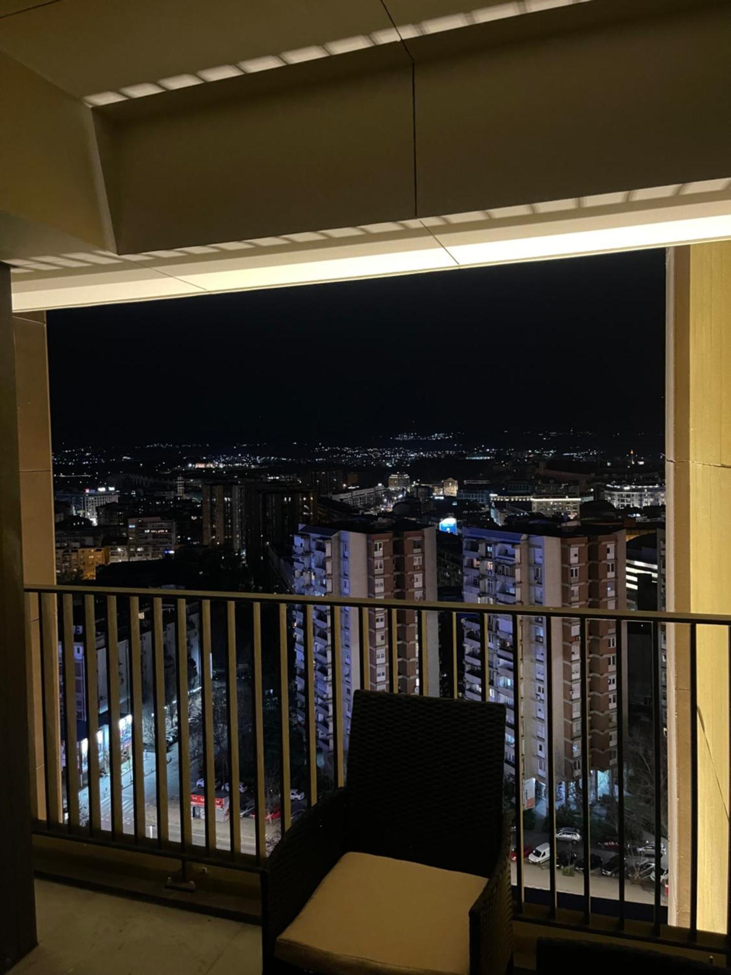 180° View Apartment In Diamond Building Скоп'є Екстер'єр фото