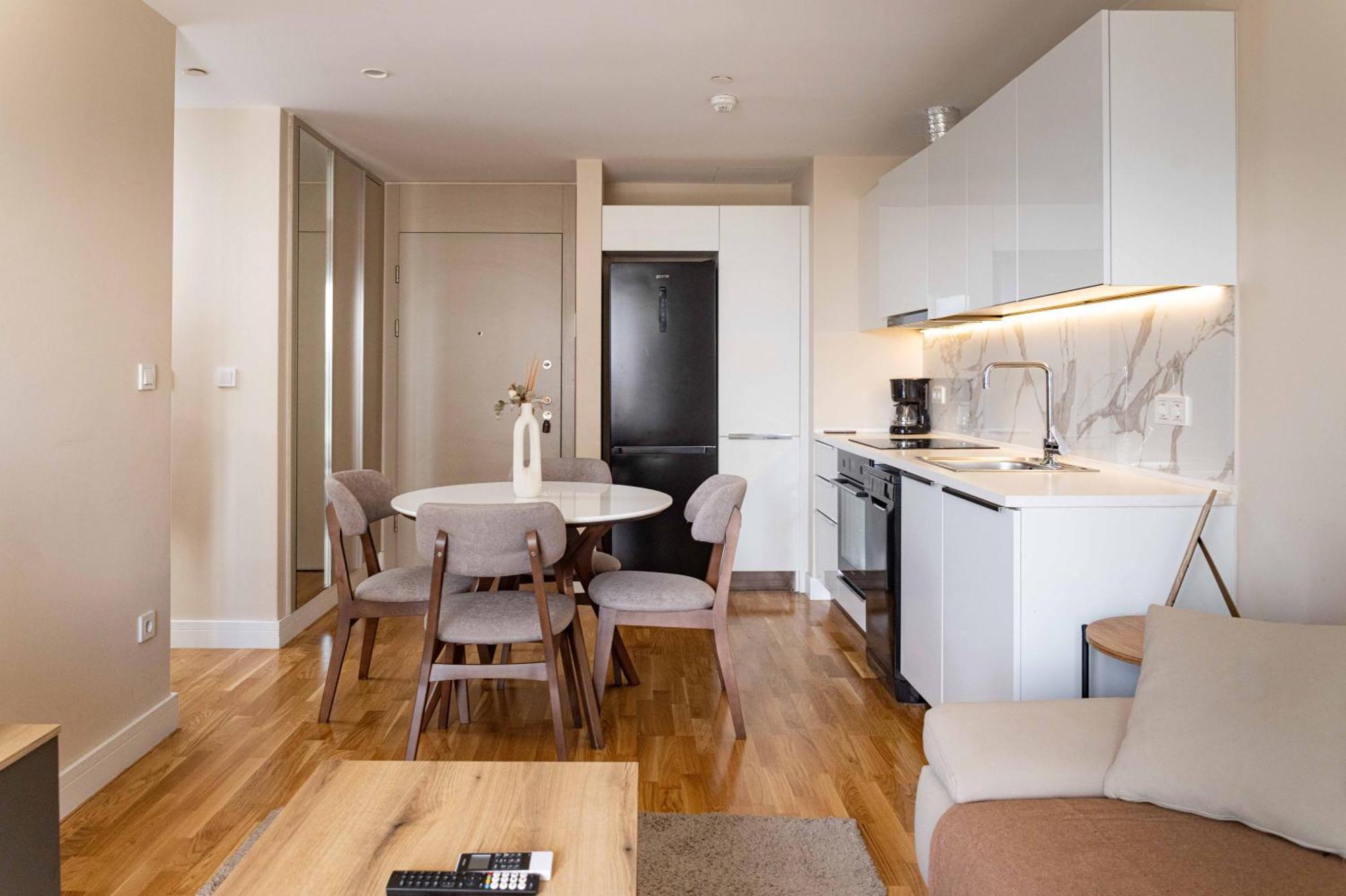 180° View Apartment In Diamond Building Скоп'є Екстер'єр фото